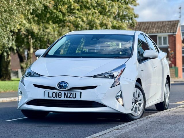 Toyota Prius Hatchback White #14