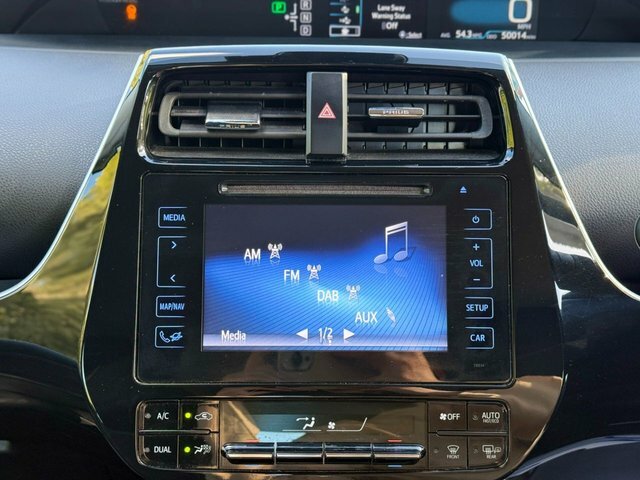 Toyota Prius Hatchback White #46