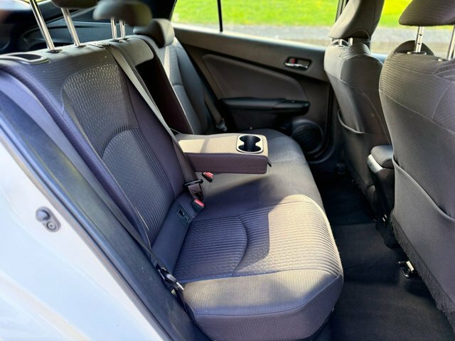Toyota Prius Hatchback White #26