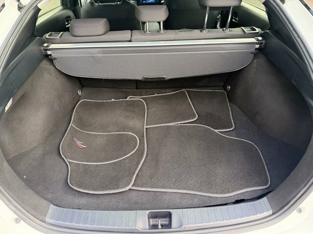Toyota Prius Hatchback White #8