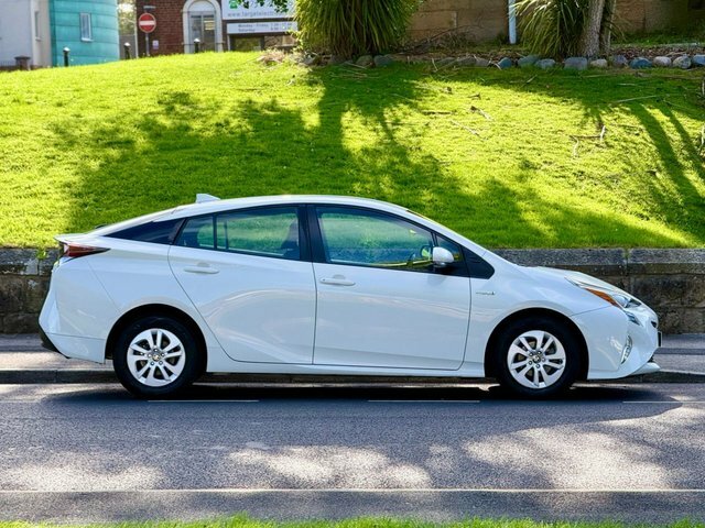 Toyota Prius Hatchback White #12