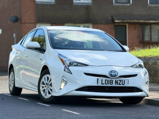 Toyota Prius Hatchback White #17