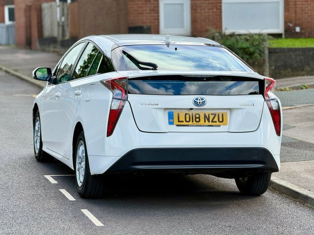 Toyota Prius Vvt-h Active Hatchback White #6