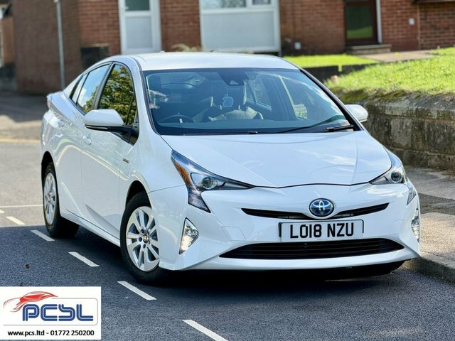 Toyota Prius Vvt-h Active Hatchback White #3