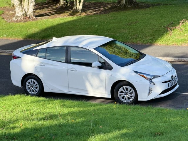Toyota Prius Hatchback White #62