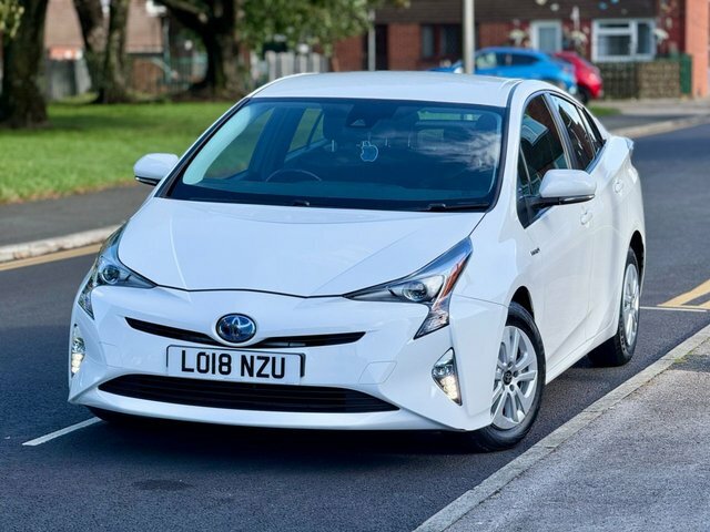 Toyota Prius Hatchback White #13
