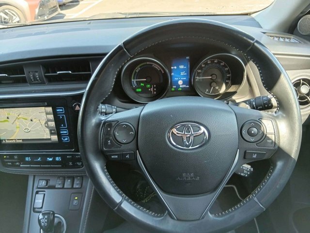 Toyota Auris Vvt-h Excel Hatchback White #4
