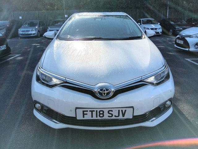 Toyota Auris Vvt-h Excel Hatchback White #2