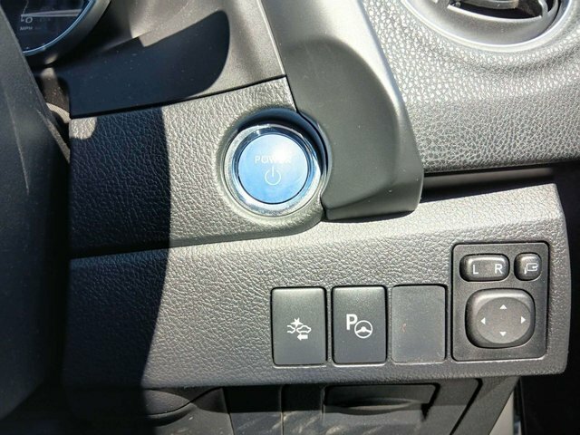 Toyota Auris Icon Tech White #13