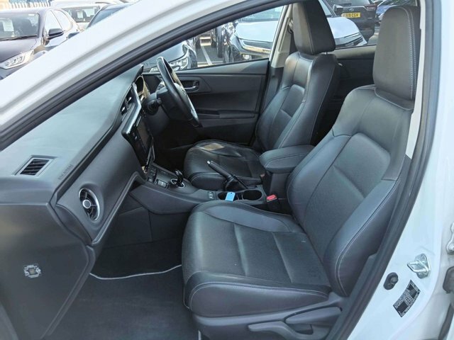 Toyota Auris Icon Tech White #9