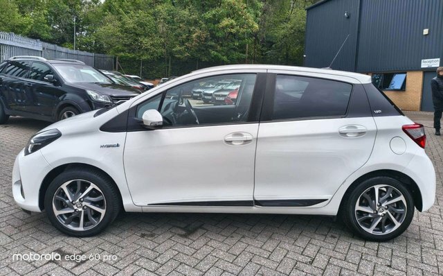 Toyota Yaris Vvt-h Y20 Bi-tone Hatchback White #4