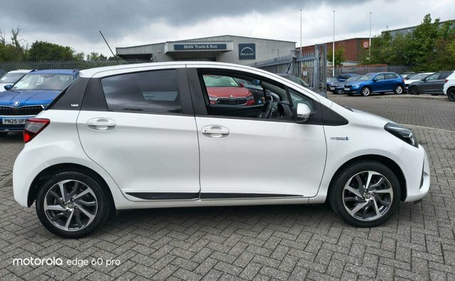 Toyota Yaris Vvt-h Y20 Bi-tone Hatchback White #5