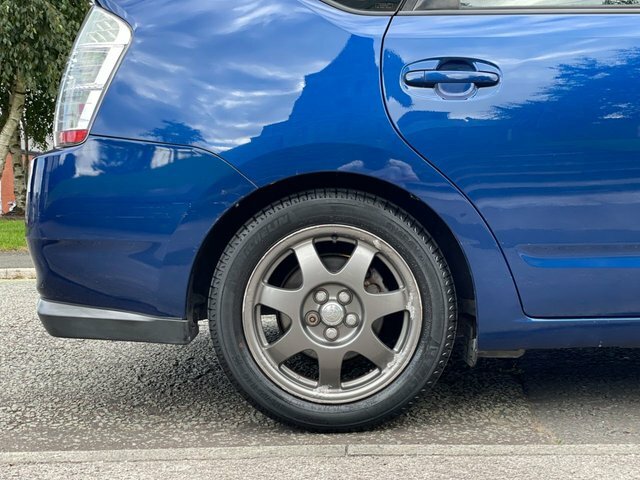 Toyota Prius Hatchback Silver #54