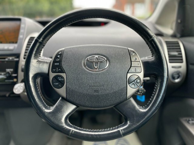 Toyota Prius Hatchback Silver #15