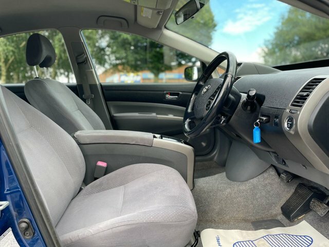 Toyota Prius Hatchback Silver #11