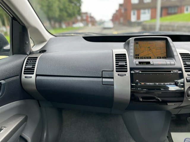 Toyota Prius Hatchback Silver #14