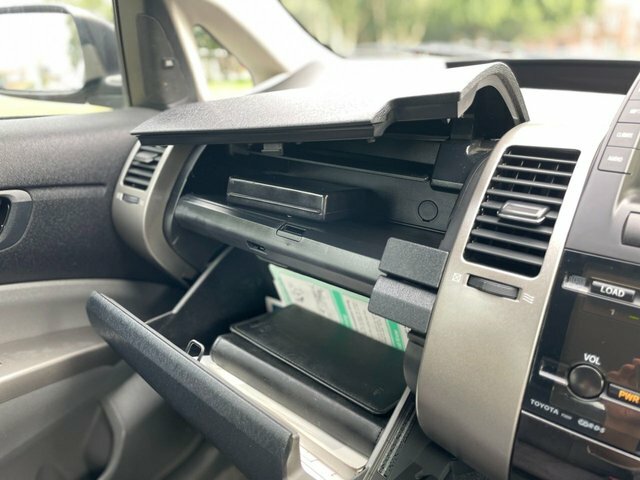 Toyota Prius Hatchback Silver #38