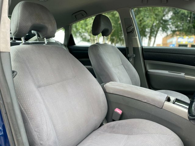 Toyota Prius Hatchback Silver #35
