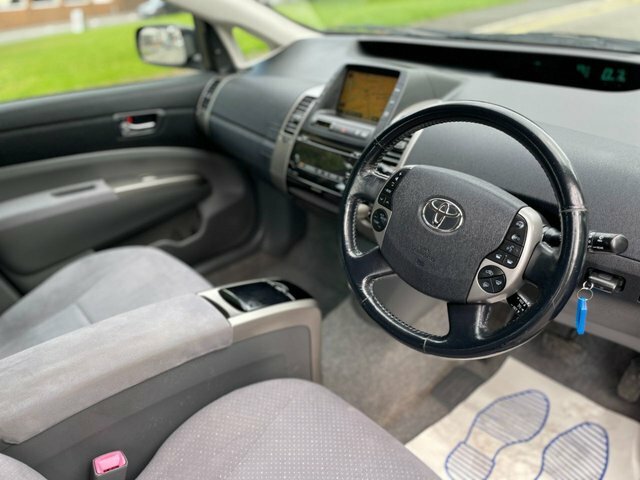 Toyota Prius Hatchback Silver #17
