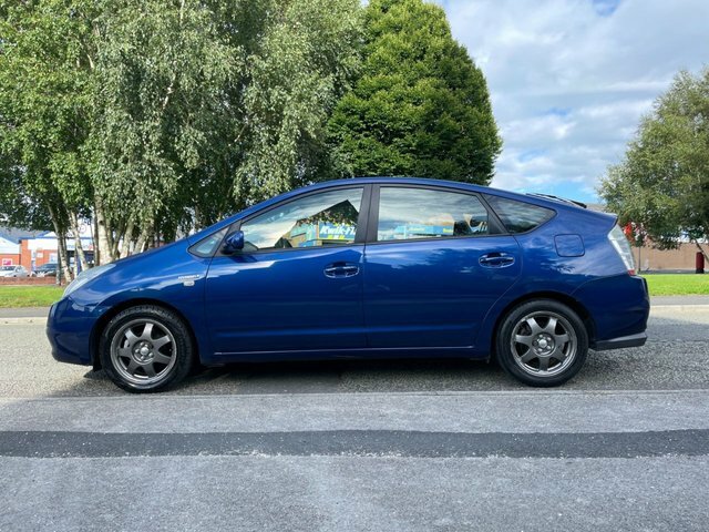 Toyota Prius T Spirit Hatchback Blue #4