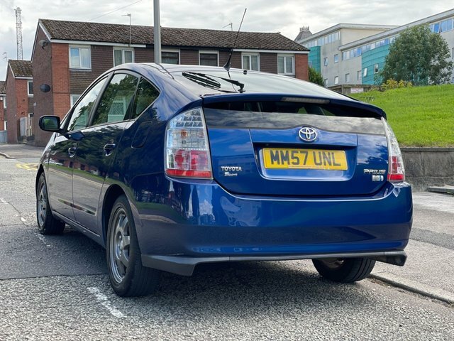 Toyota Prius Hatchback Silver #8