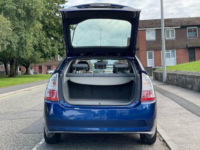 Toyota Prius Hatchback Silver #51