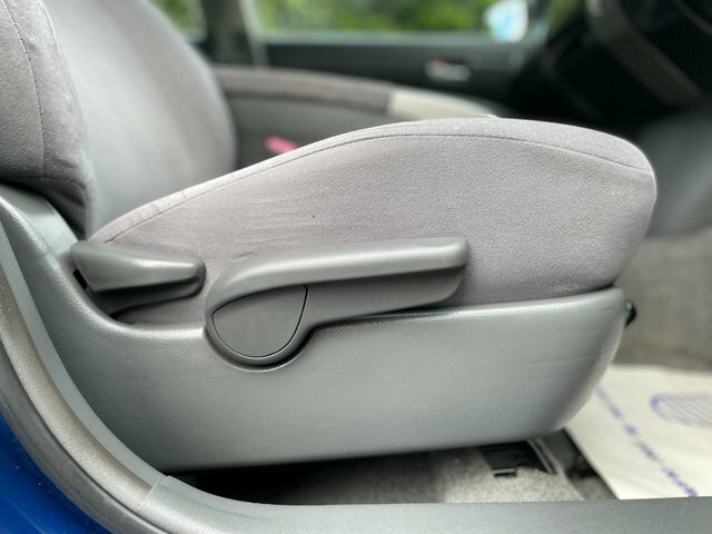 Toyota Prius Hatchback Silver #36