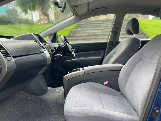 Toyota Prius Hatchback Silver #25