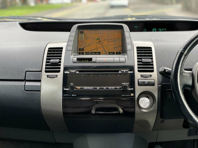 Toyota Prius Hatchback Silver #13