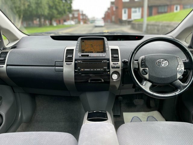 Toyota Prius Hatchback Silver #18