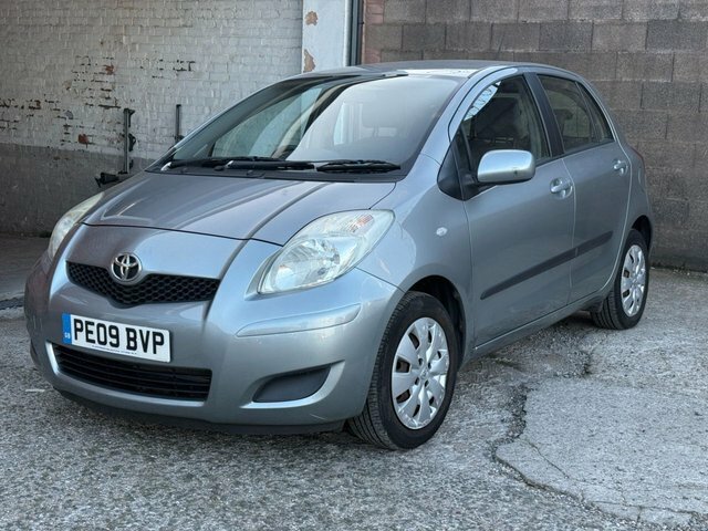 Toyota Yaris Dual Vvt-i Tr Hatchback Silver