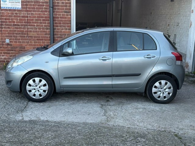 Toyota Yaris Dual Vvt-i Tr Hatchback Silver #4