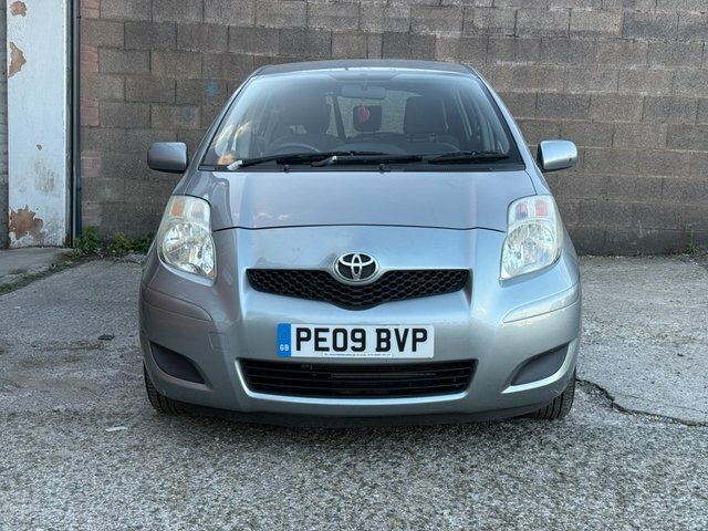 Toyota Yaris Dual Vvt-i Tr Hatchback Silver #2