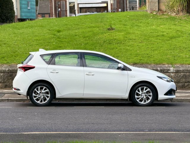 Toyota Auris Vvt-h Business Edition Hatchback White #5