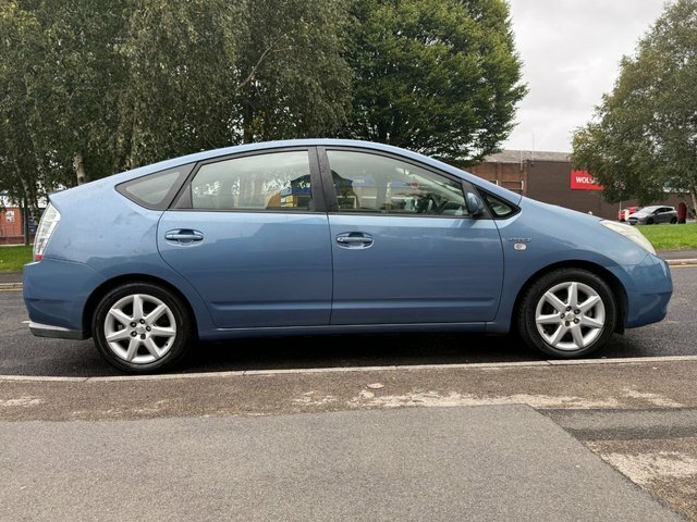 Toyota Prius T3 Hatchback Blue #4