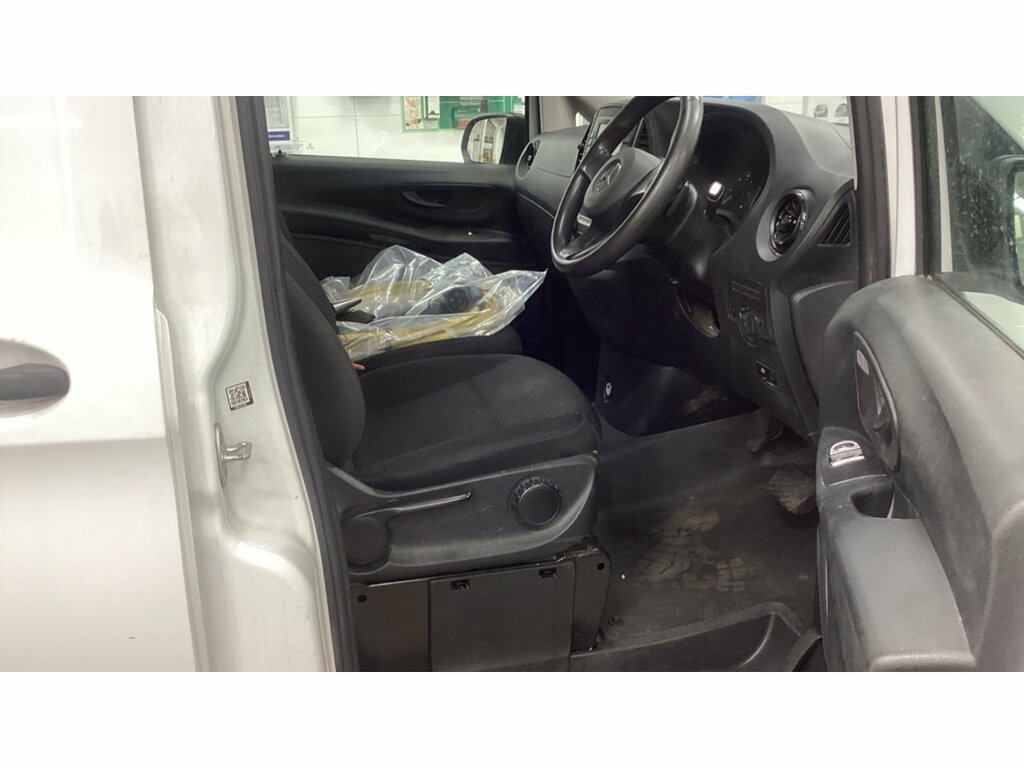 Mercedes-Benz eVito 114 E Progressive White #6