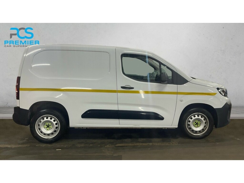 Vauxhall Combo Turbo D 2300 Prime White #2