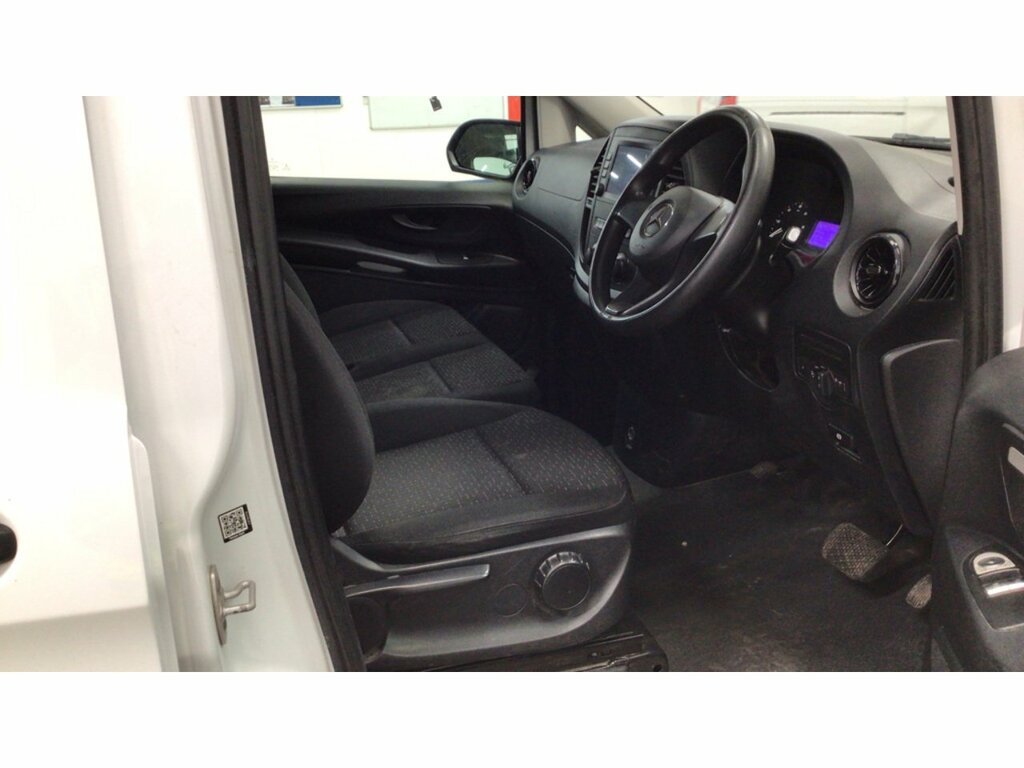 Mercedes-Benz eVito 114 E Progressive White #6