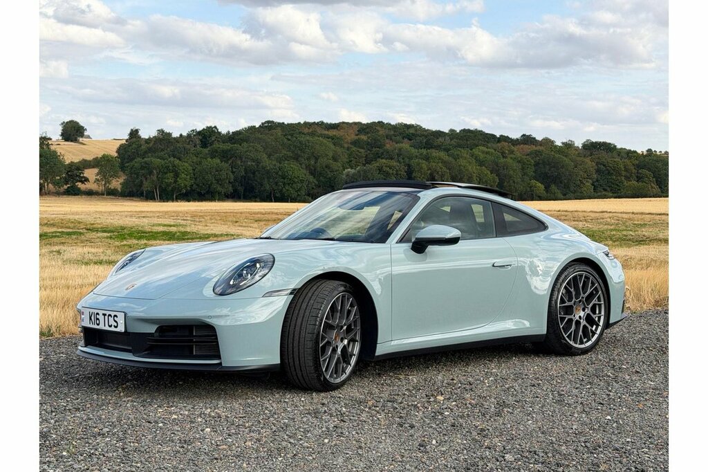 Porsche 911 T 992 Carrera Green