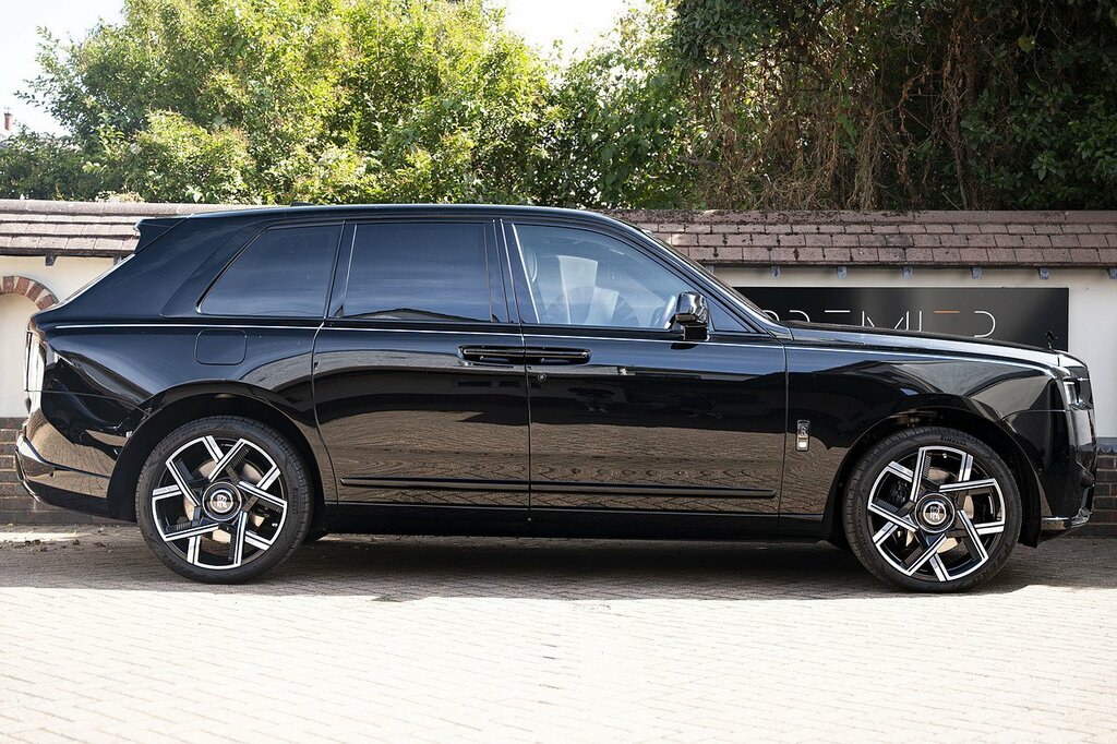 Rolls-Royce Cullinan V12 Black Badge Black #3