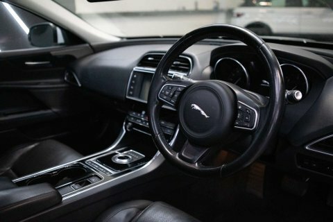 Jaguar XE 2.0D Portfolio Saloon OV17GEU White #6