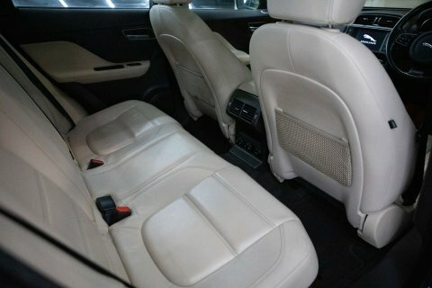 Jaguar F-Pace 2.0D Portfolio Awd Red #30