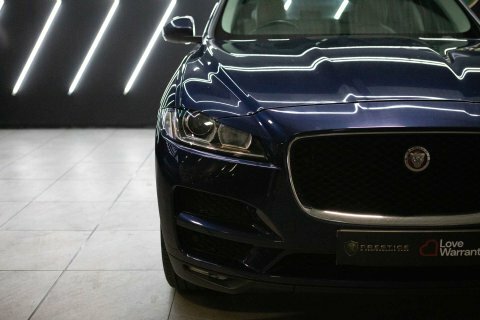 Jaguar F-Pace 2.0D Portfolio Awd Red #19