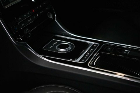 Jaguar XE 2.0D 180 Portfolio Blue #70