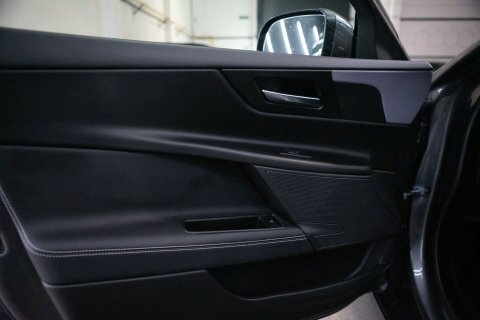 Jaguar XE 2.0D 180 Portfolio Blue #23