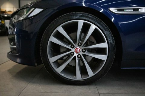 Jaguar XE Portfolio Ingenium Silver #9