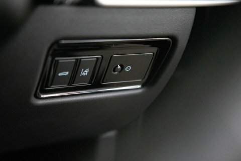 Jaguar XE Portfolio Ingenium Silver #105