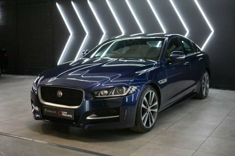 Jaguar XE Portfolio Ingenium Silver #26