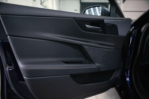Jaguar XE Portfolio Ingenium Silver #89