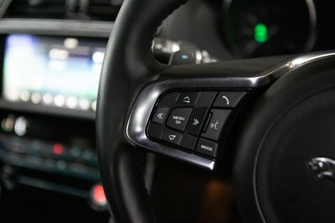 Jaguar XE Portfolio Ingenium Silver #41